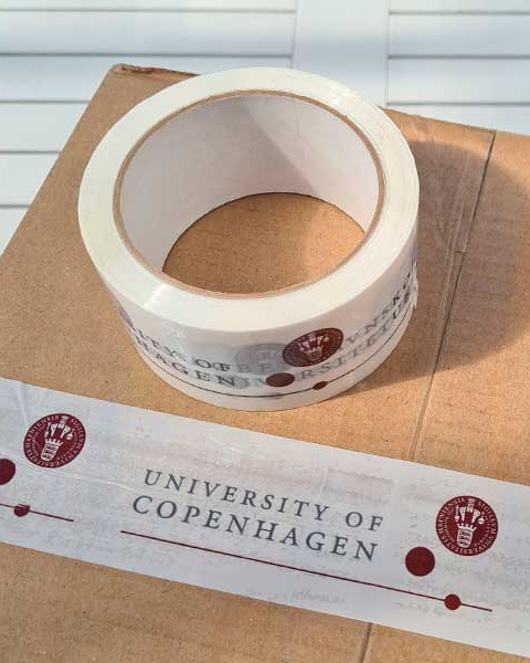Pakketape med KU-logo